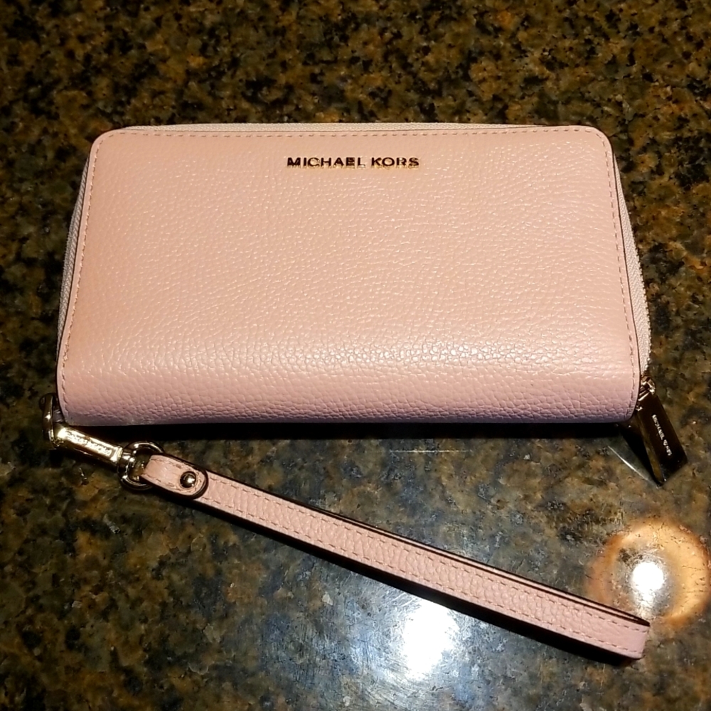 Michael Kors Jet Set Travel Leather Continental Wristlet/Wallet in Soft Pink